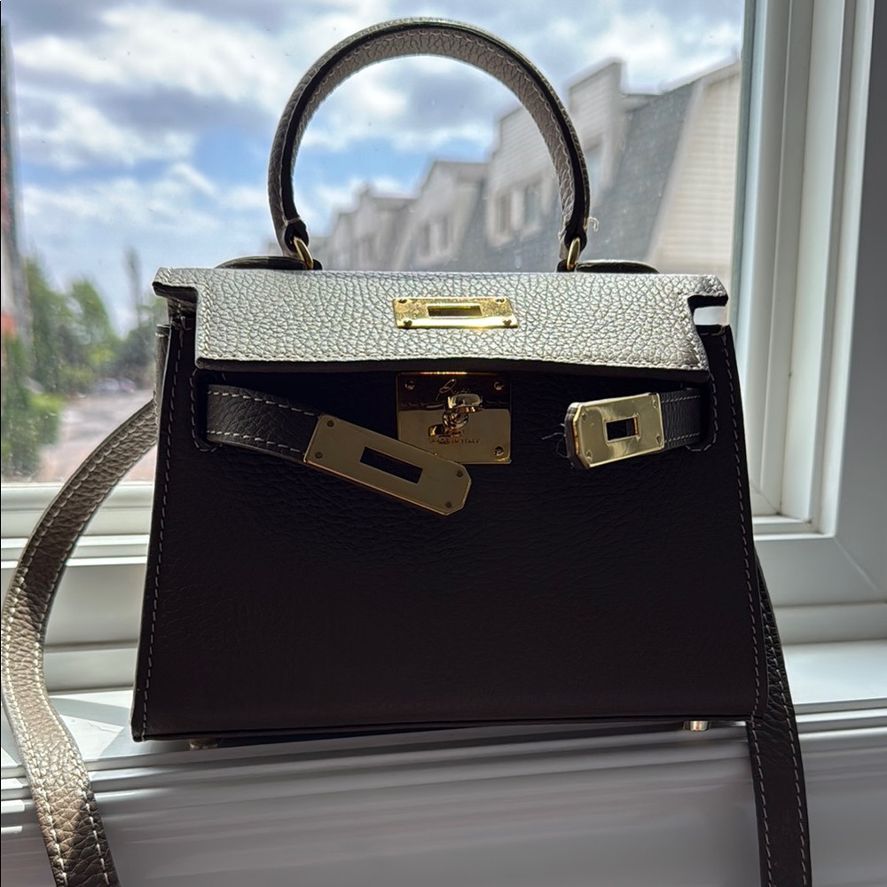 Buti Mini Bag with Structured Design and Top Handle in taupe colour